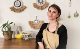 Evinde yaptığı seramiklerle yurt dışına açıldı