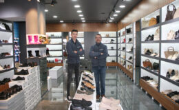 Bozüyük’te yeni açılan mağazada hakiki deri ayakkabı satışları başladı