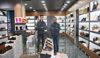 Bozüyük’te yeni açılan mağazada hakiki deri ayakkabı satışları başladı